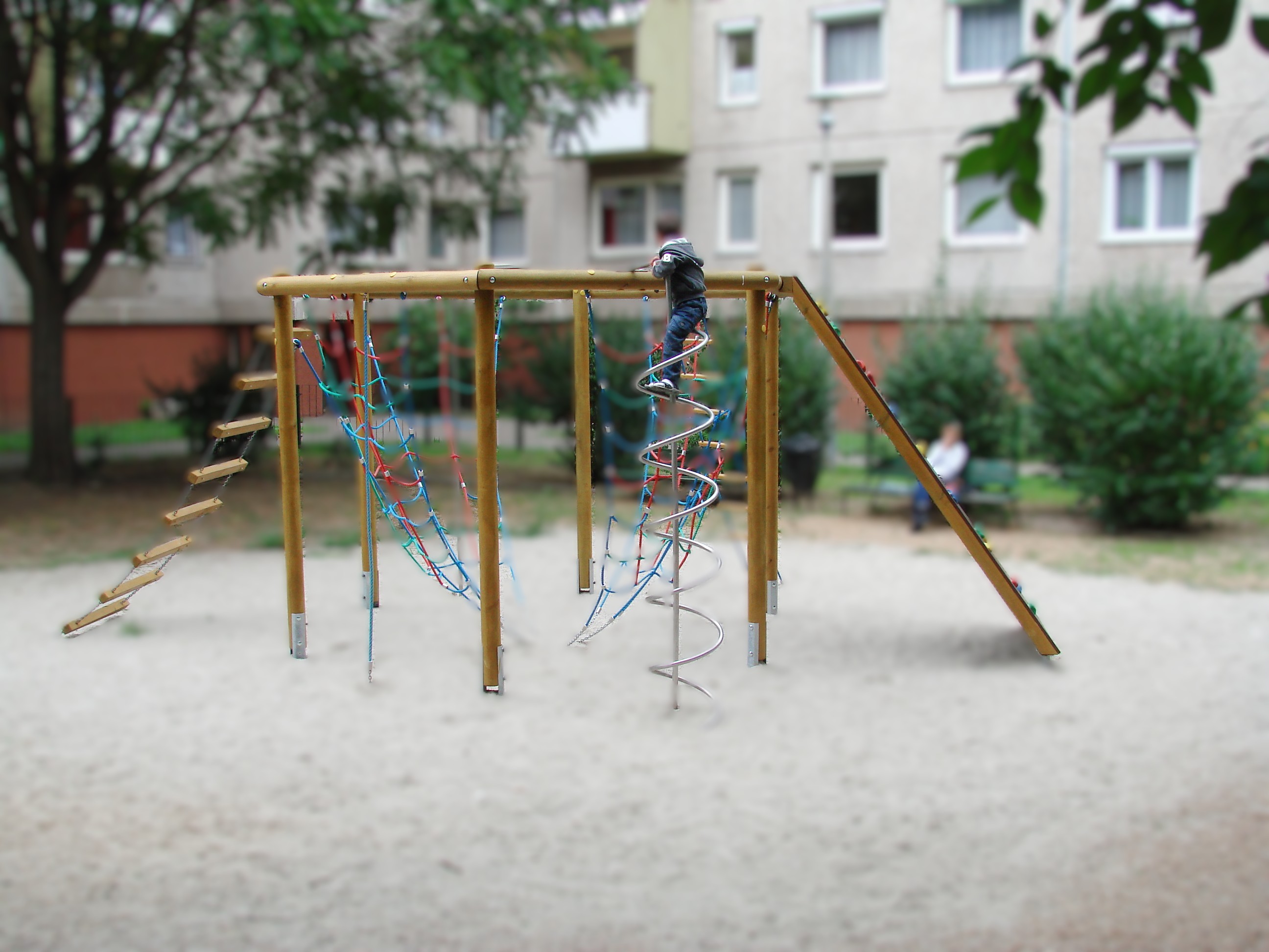 Klettersechseck mit Netztrichter