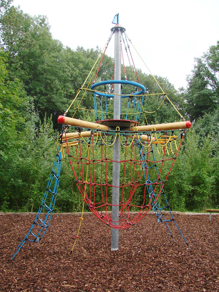 Piratenturm "Störtebeker" mit Querträgern aus Leimbinder