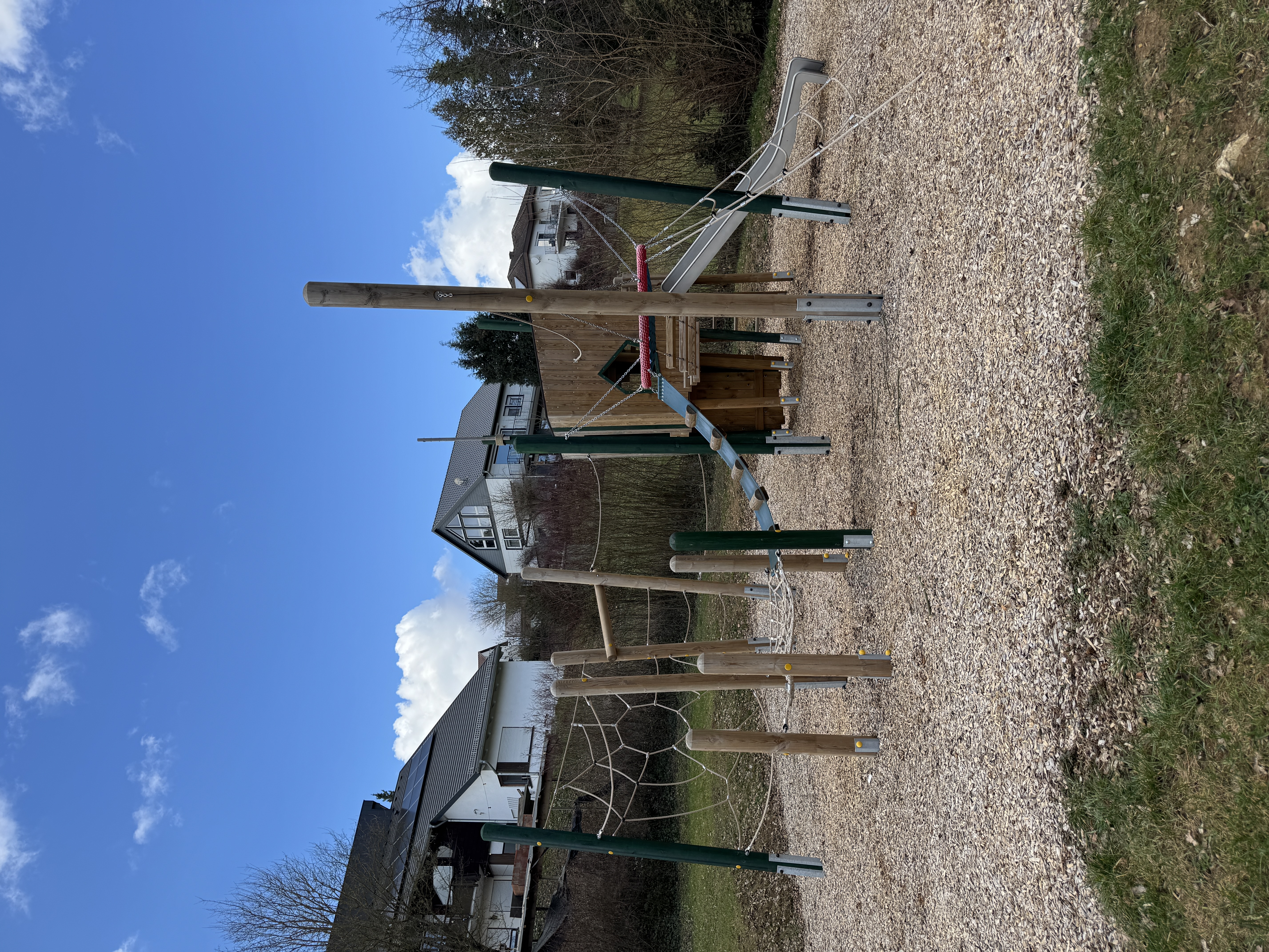 Kletterwald mit Baumhaus